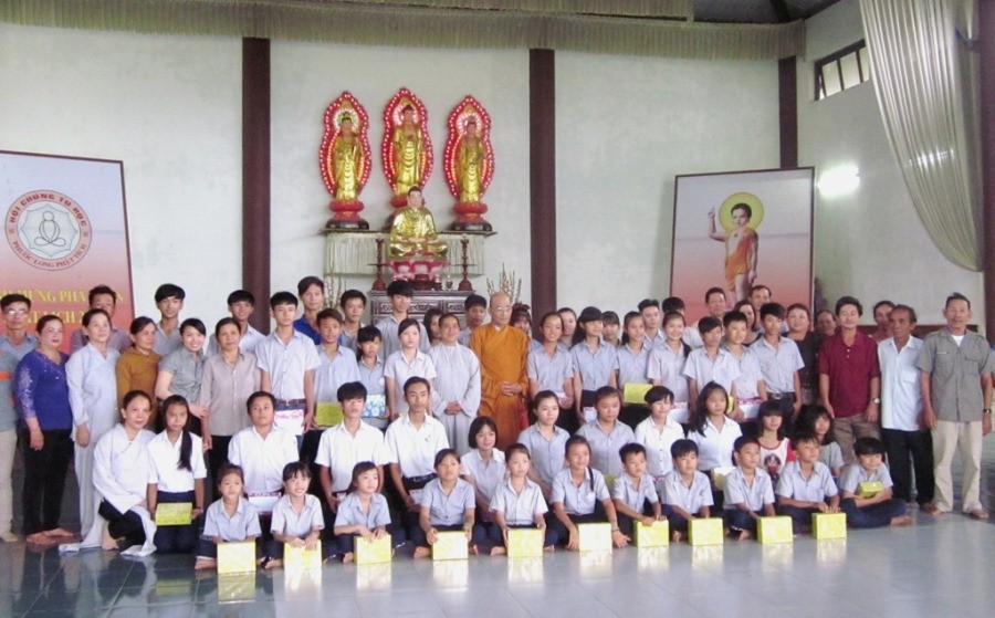 lưu niệm sau trao thưởng.JPG