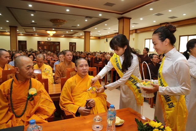 Hà Nội: Lễ tạ pháp tại trường hạ Quán Sứ ảnh 7 a quansu 7.jpg