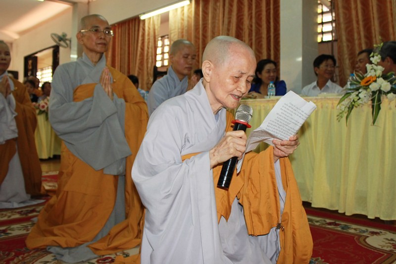 Chư Ni Q.3 tạ pháp An cư kiết hạ PL.2560 ảnh 9 15y.jpg