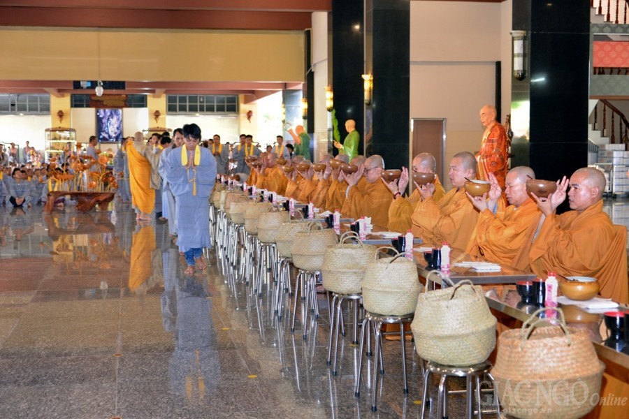 Le Vu Lan - mung 14-7 (9).JPG