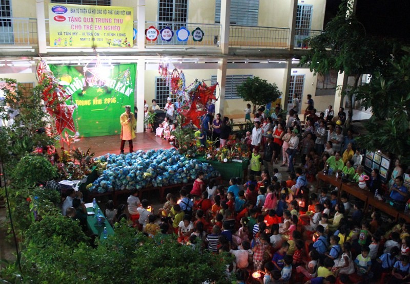 Quà trung thu ý nghĩa của Ban TTXH T.Ư ảnh 4 4tt.jpg