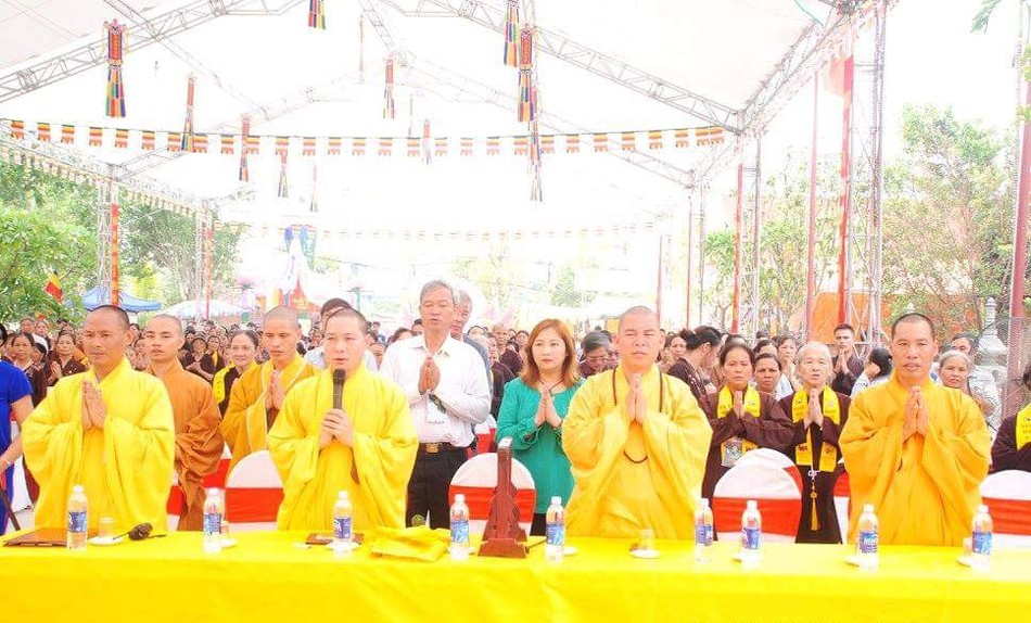 Vĩnh Phúc: Bế mạc triển lãm Phật ngọc tại chùa Tích Sơn ảnh 2 FB_IMG_1474217204794.jpg
