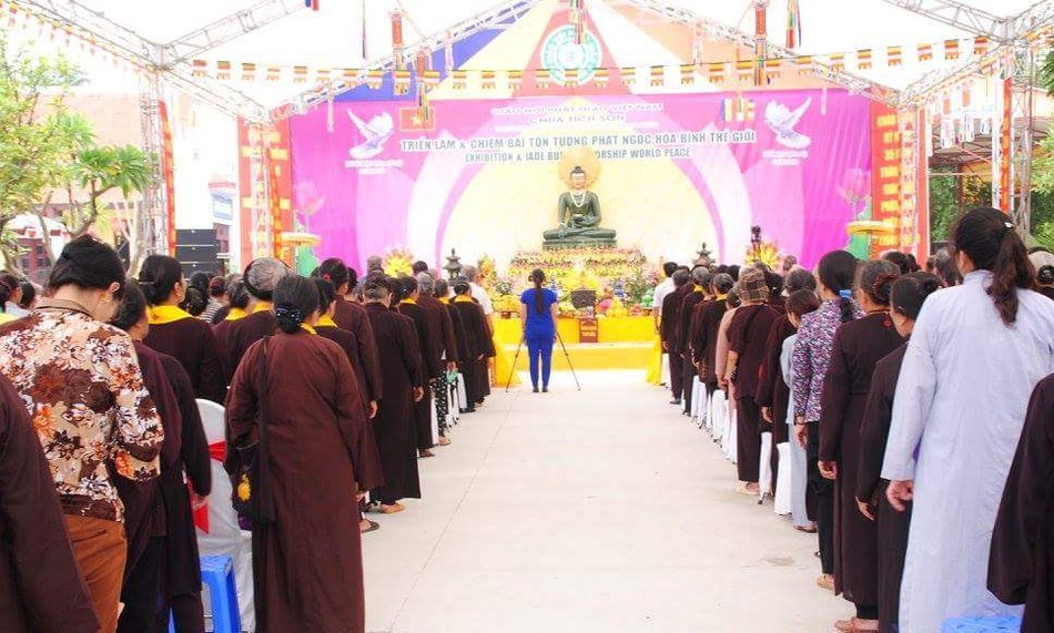 Vĩnh Phúc: Bế mạc triển lãm Phật ngọc tại chùa Tích Sơn ảnh 1 FB_IMG_1474217232856.jpg