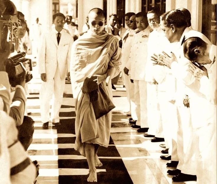 Đức vua Phật tử Thái Lan Bhumibol Adulyadej băng hà ảnh 2 2td.jpg