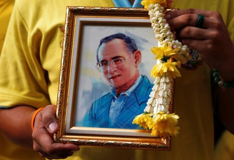 Đức vua Phật tử Thái Lan Bhumibol Adulyadej băng hà ảnh 3 s3.reutersmedia.net.jpg