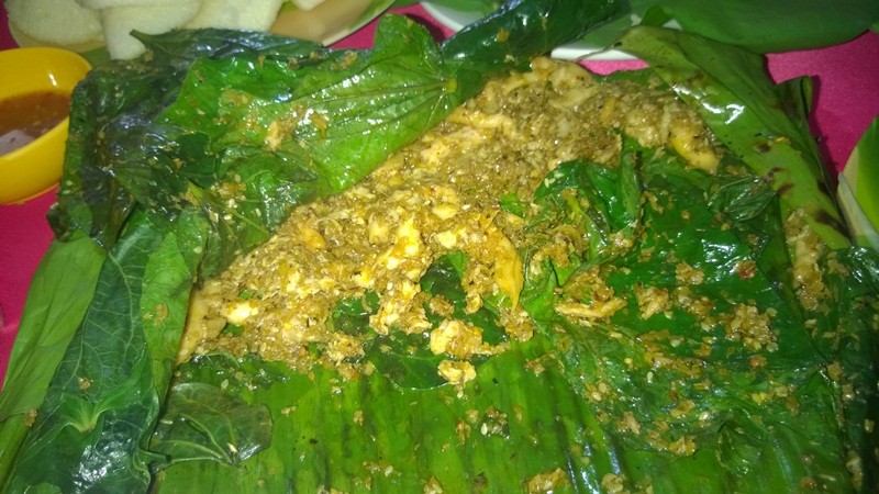 nam bao ngu nuong la chuoi.jpg
