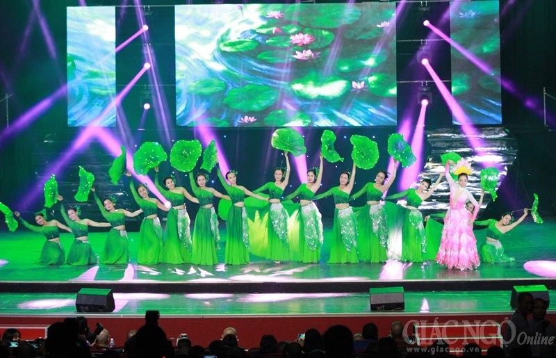 Chùm ảnh: Đêm văn nghệ “Phật giáo và dân tộc” ảnh 6 6vn.jpg