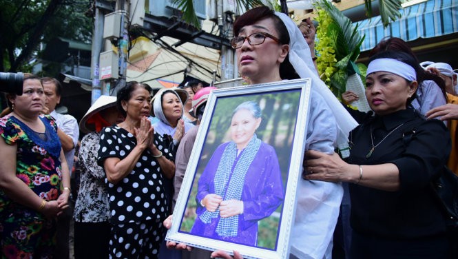 Lan trắng tiễn đưa 'Sầu nữ' Út Bạch Lan ảnh 2 Ut bach lan 2.jpg