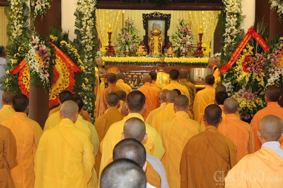 Các phái đoàn kính viếng cố HT.Thích Chơn Thiện ảnh 11 13.jpg