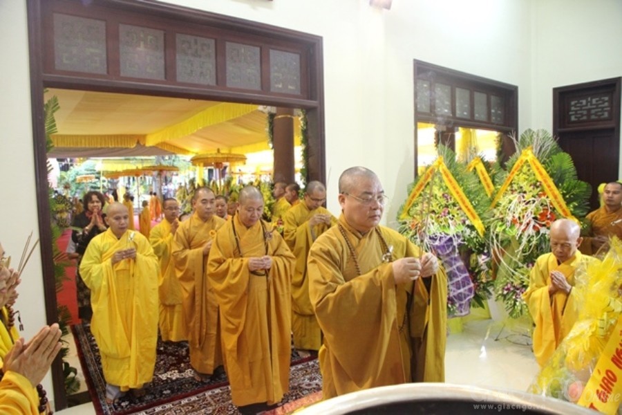 Các phái đoàn kính viếng cố HT.Thích Chơn Thiện ảnh 3 7.jpg