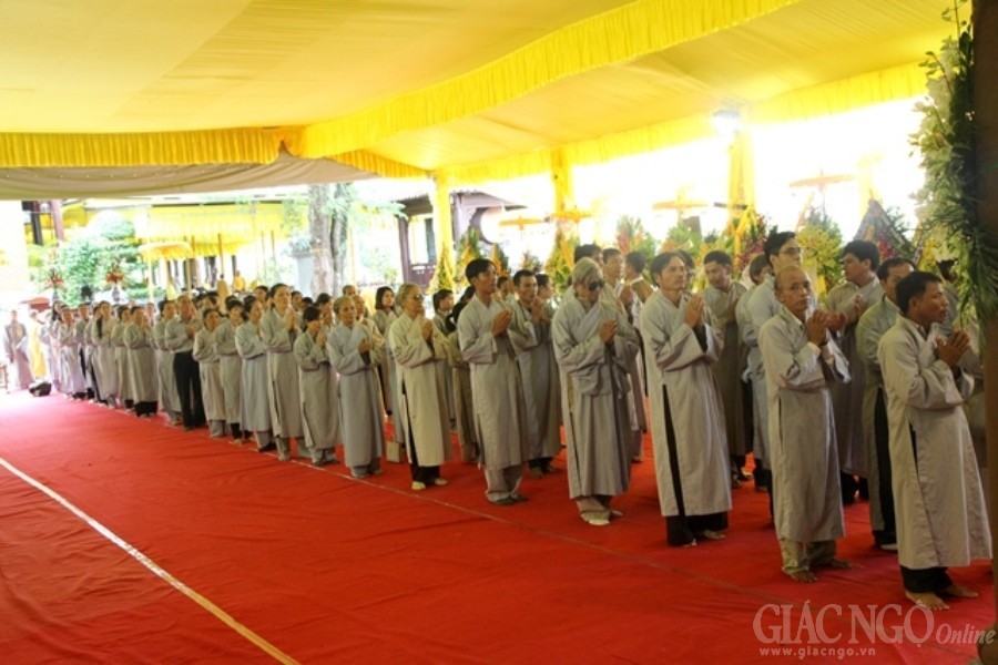 Các phái đoàn kính viếng cố HT.Thích Chơn Thiện ảnh 13 8.jpg