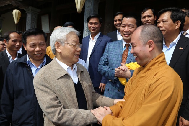 Tổng Bí thư Nguyễn Phú Trọng thăm chùa Phật Tích ảnh 2 ong Nguyen Phu Trong 2.jpg