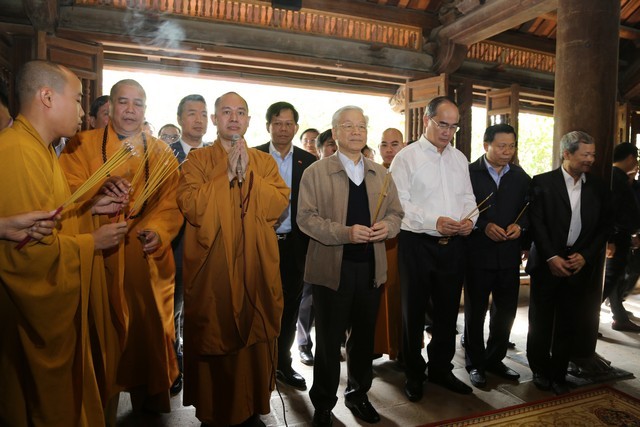 Tổng Bí thư Nguyễn Phú Trọng thăm chùa Phật Tích ảnh 3 ong Nguyen Phu Trong 3.jpg