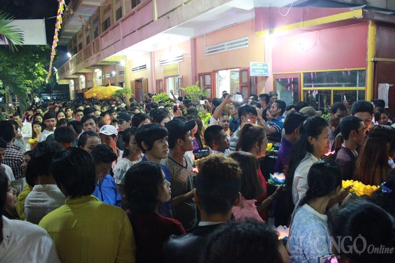 TP.HCM: Lễ hội Ok-om-bok tại chùa Chantarangsay ảnh 9 10ct.jpg