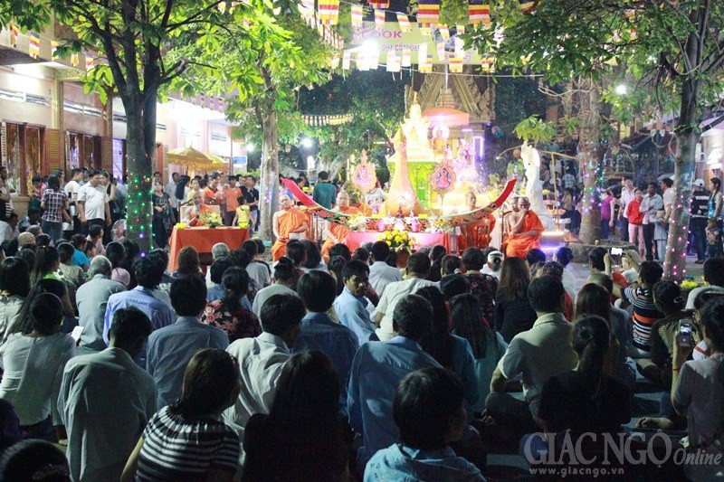 TP.HCM: Lễ hội Ok-om-bok tại chùa Chantarangsay ảnh 2 2ct.jpg