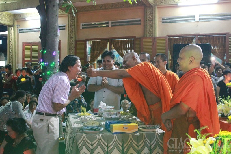 TP.HCM: Lễ hội Ok-om-bok tại chùa Chantarangsay ảnh 4 5ct.jpg