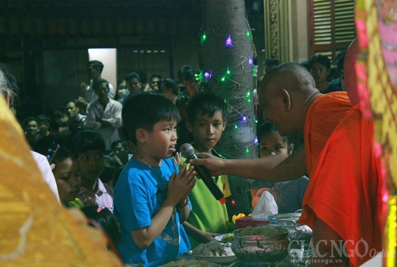 TP.HCM: Lễ hội Ok-om-bok tại chùa Chantarangsay ảnh 5 6ct.jpg