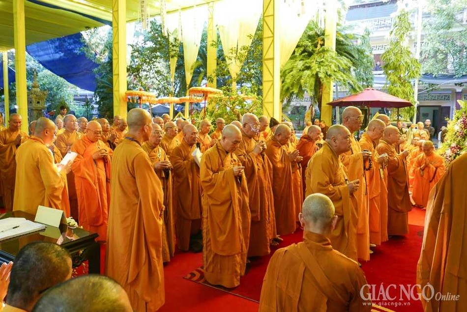 Trung ương Giáo hội viếng tang HT.Thích Thiện Bình ảnh 1 P1050836.jpg