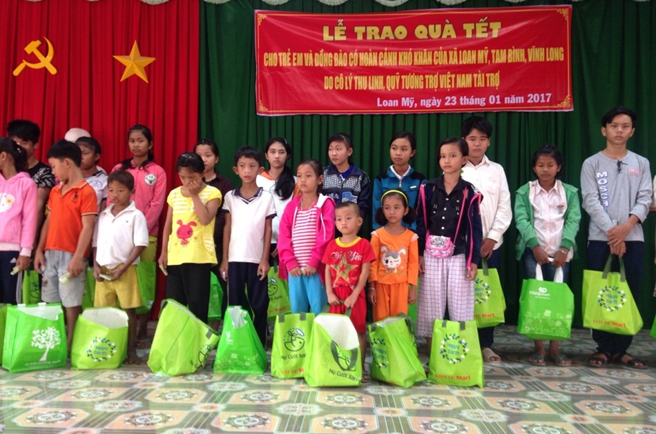 Tặng quà Tết đến bà con nghèo các tỉnh ảnh 2 GNO.jpg