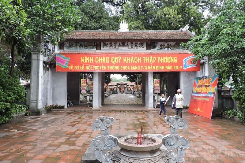Lễ hội chùa Láng & chuyện tái sinh của một Thiền sư ảnh 1 DSCN8944.jpg