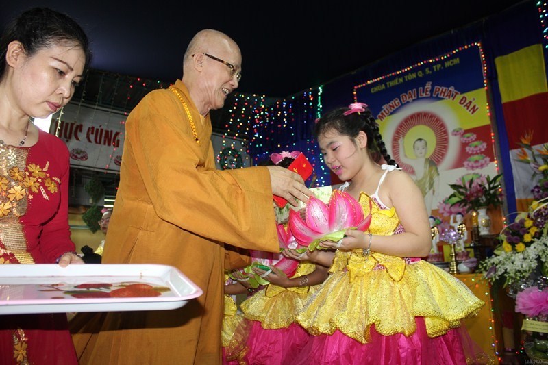 Các tự viện quận 5 tổ chức lễ Phật đản ảnh 6 3b.jpg
