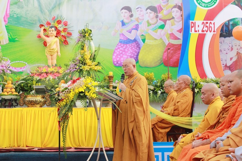 Trang nghiêm Đại lễ Phật đản tại Q.Tân Bình ảnh 4 6tb.jpg