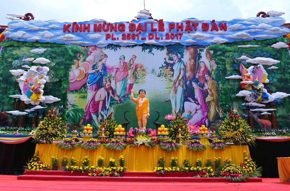 Chiêm Ngưỡng Lễ Đài Phật Đản Tại Việt Nam Quốc Tự | Giác Ngộ Online