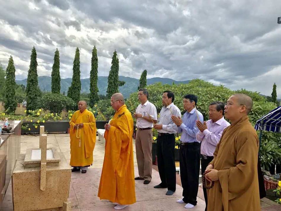 Thêm các hoạt động cầu siêu liệt sĩ nhân ngày 27-7 ảnh 3 ik.jpg