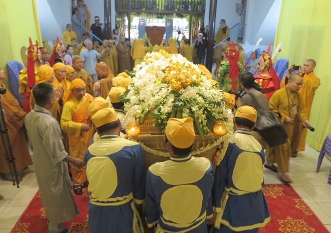 Cung tống kim quan HT.Thích Trí Tâm nhập bảo tháp ảnh 8 1__10__161962557_jpg.jpg