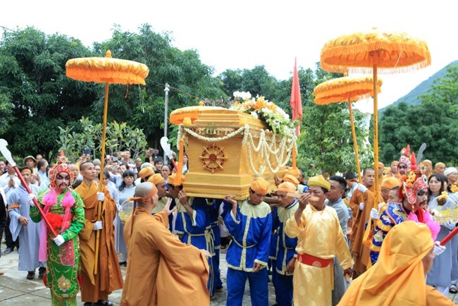 Cung tống kim quan HT.Thích Trí Tâm nhập bảo tháp ảnh 11 1__13__419692978_jpg.jpg