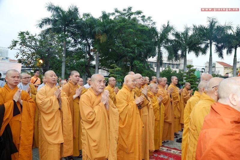 Dâng hương tưởng niệm Bồ-tát Thích Quảng Đức ảnh 3 vvt 20.jpg