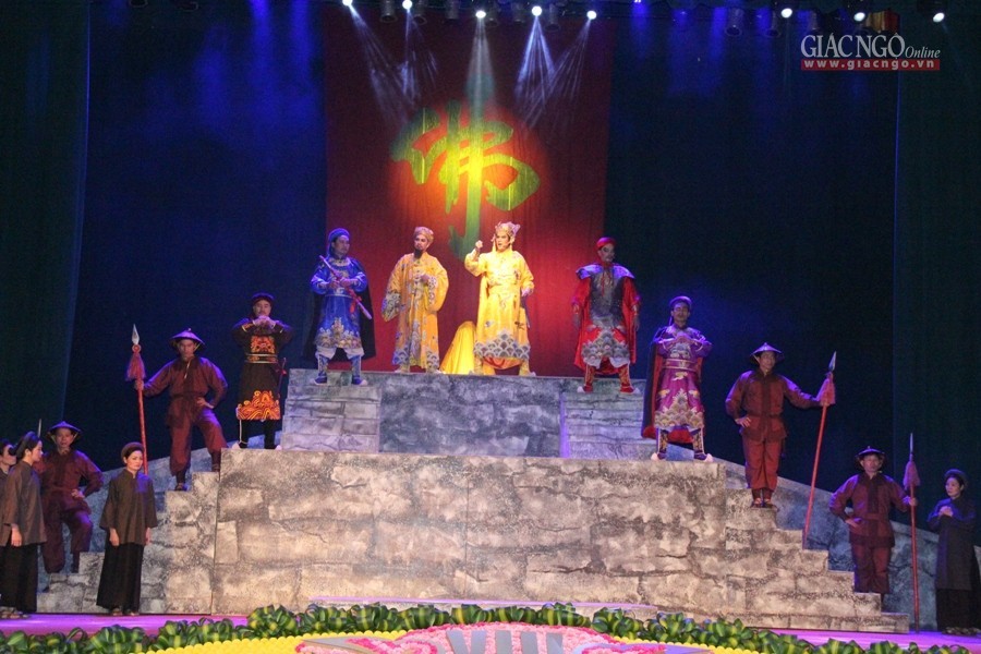 Trình diễn vở cải lương "Vua Phật" mừng Đại hội ảnh 4 1 vphat08.jpg
