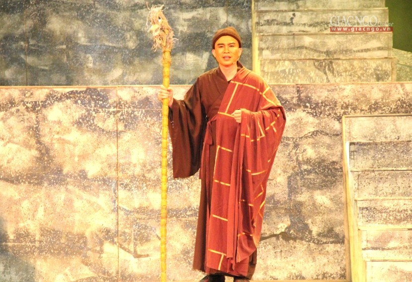 Trình diễn vở cải lương "Vua Phật" mừng Đại hội ảnh 5 1 vphat09.jpg