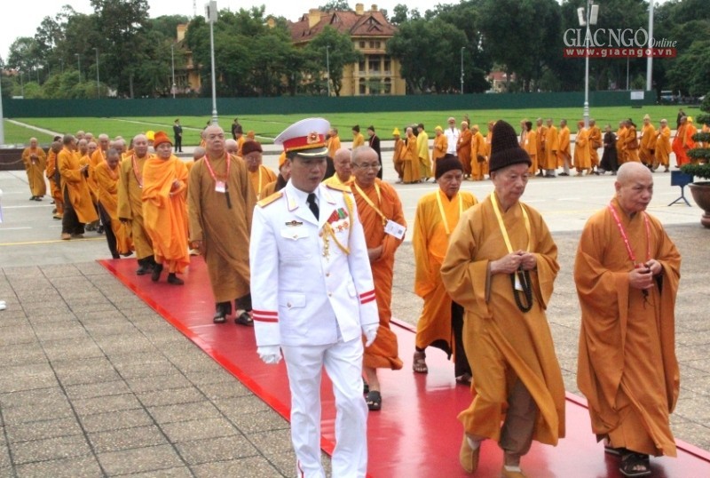 Viếng lăng Chủ tịch Hồ Chí Minh ảnh 9 9.jpg