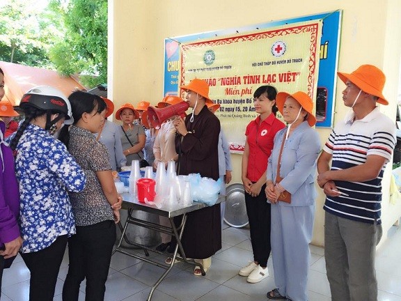 Chương trình “Nồi cháo nghĩa tình Lạc Việt” ảnh 1 bt.jpg