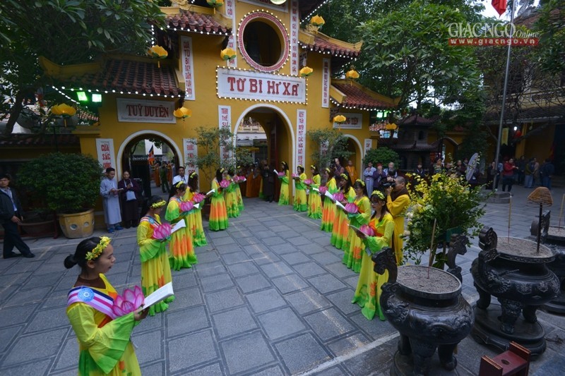 Lễ cầu nguyện trước giờ khai mạc Đại hội VIII ảnh 11 w cn 9.jpg