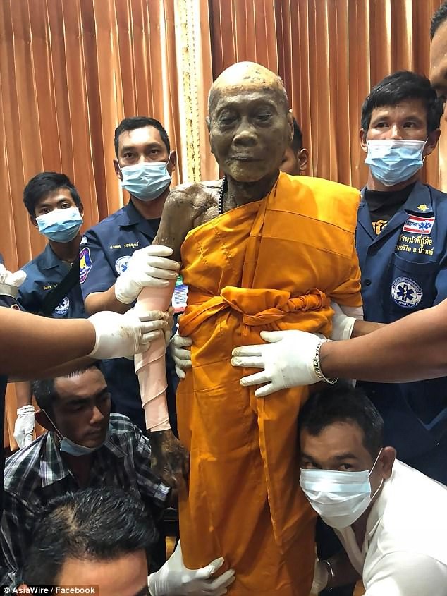 thailandmonk1.jpg