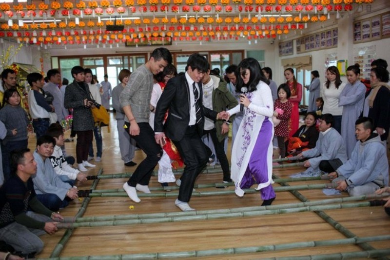 Chùm ảnh: Chùa Việt nhiều nơi đón Tết ảnh 17 H_nh 17.jpg