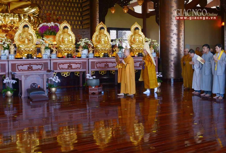 Khai dan Duoc Su - chua Hue nghiem (1).jpg