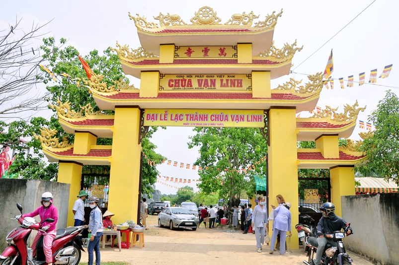 Chùa Đất Đức Hòa - Lịch Sử, Kiến Trúc và Các Lễ Hội Tâm Linh Đặc Sắc