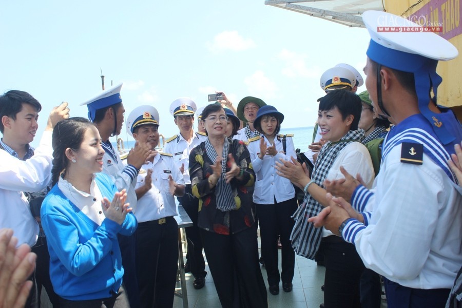 Đoàn công tác TP.HCM thăm Trường Sa, nhà giàn DK1 ảnh 14 14ts.jpg