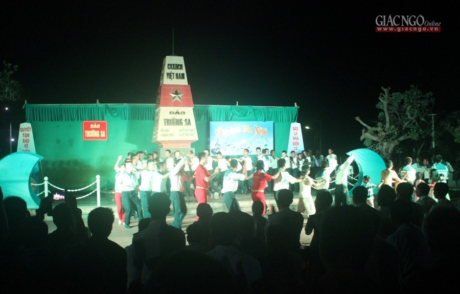 Đoàn công tác TP.HCM thăm Trường Sa, nhà giàn DK1 ảnh 15 15ts.jpg