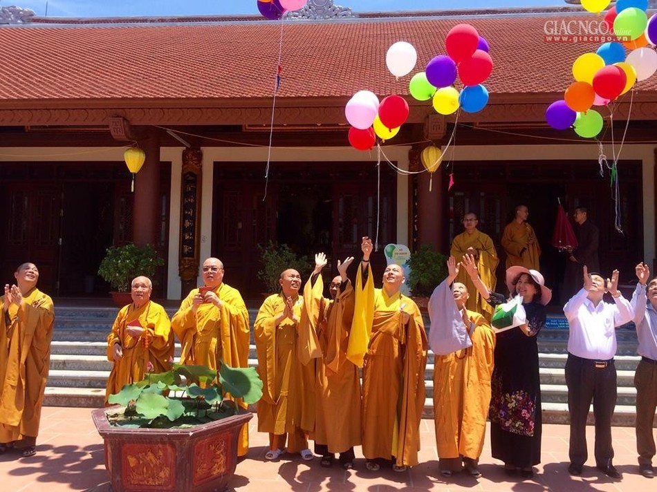 Đại lễ Phật đản trên quê hương xứ Nghệ ảnh 8 08.jpg