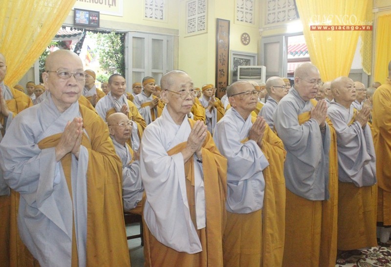 Cung tống kim quan NT.Thích nữ Trí Hải nhập tháp ảnh 8 10tn.jpg