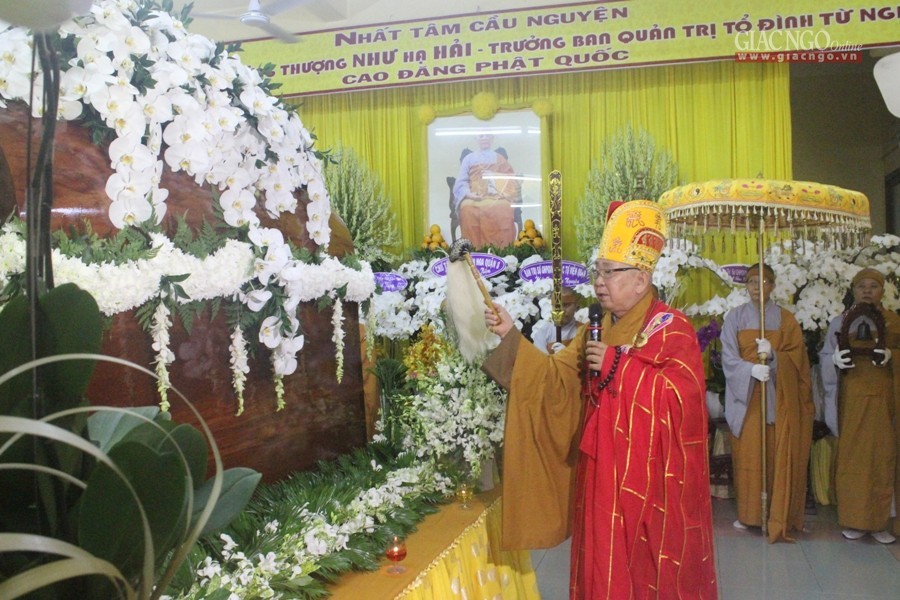 Cung tống kim quan NT.Thích nữ Trí Hải nhập tháp ảnh 9 12tn.jpg