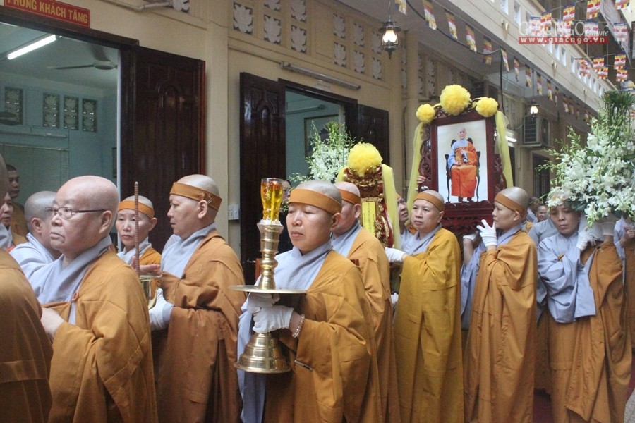 Cung tống kim quan NT.Thích nữ Trí Hải nhập tháp ảnh 11 14tn.jpg