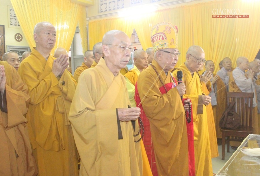 Cung tống kim quan NT.Thích nữ Trí Hải nhập tháp ảnh 7 8tn.jpg