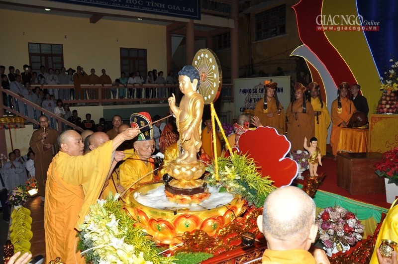 Gia Lai lần đầu rước tôn tượng Đản sanh và Tắm Phật ảnh 9 a glai11.jpg