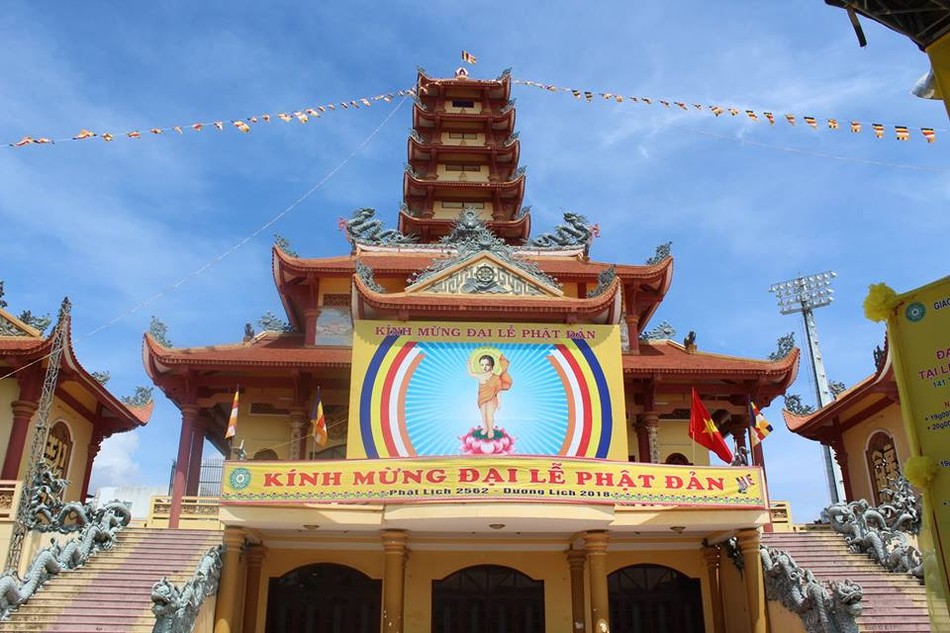 Các chùa đất võ Bình Định đón mừng Phật đản ảnh 2 32889414_1253229624780571_3305241324436848640_n_jpg__nc_cat_0_amp;oh_ac7908f1afdea93327ad1a790f2afb79_amp;oe_5b830b50.jpg