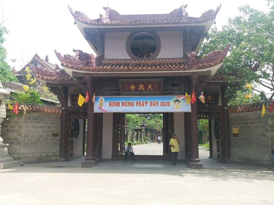 Các chùa đất võ Bình Định đón mừng Phật đản ảnh 23 33045305_1253024328134434_5935256310395174912_n_jpg__nc_cat_0_amp;oh_a7d6b80880a1b980fa86557122ffd651_amp;oe_5bc23faa.jpg